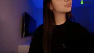hollyextra thumbnail